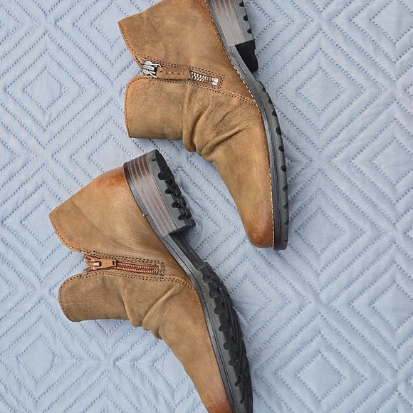 Clarks Womens Tan Leather Ankle Boots - Picture 2 of 5